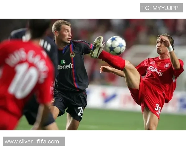 探讨当今足坛最优秀的足球运动员及其影响力与成就分析